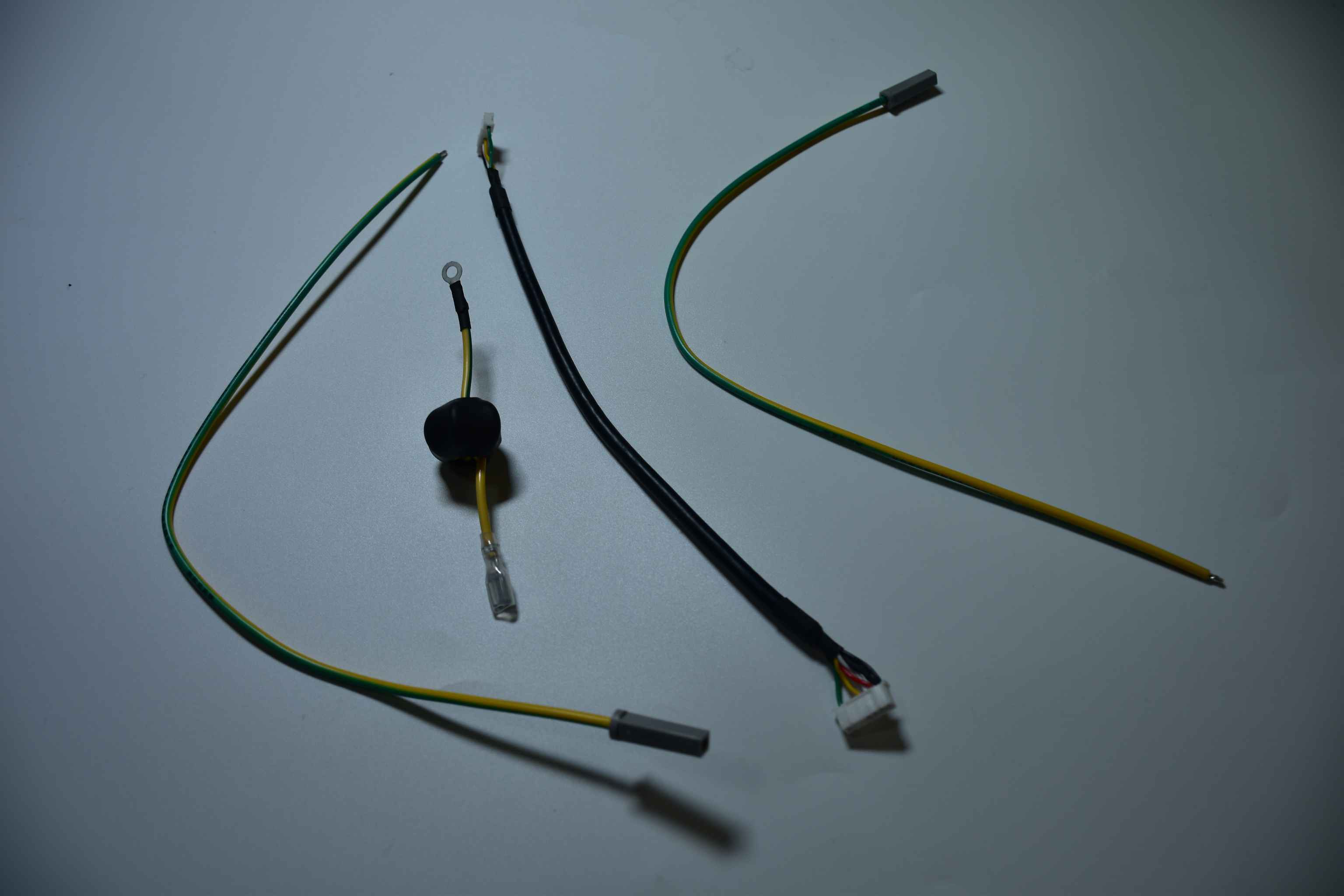 磁環(huán)防干擾端子連接線束 磁環(huán)防干擾端子連接線束